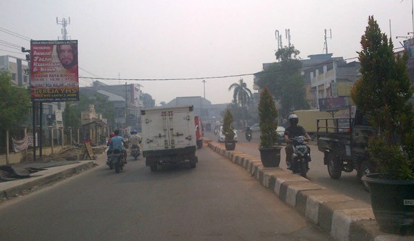 Kabut Terlihat Tebal, Aktivitas Warga Jambi Tetap Berjalan Serpeti Biasa